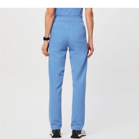 Figs scrubs - Picture 2 of 3